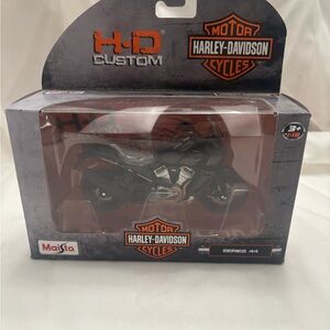 Harley Davidson 2023 Pan America 1250 Maisto 1:18 Scale H-D Custom Series